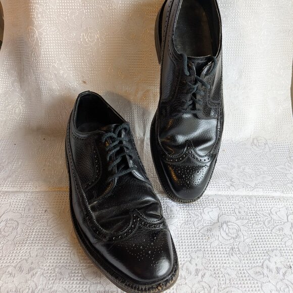 Vintage Black Leather Wingtip Shoes Size 11 EU 44 Cat's Paw Heels - Picture 1 of 10